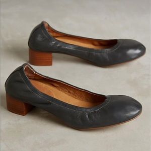 Jasper & Jeera Gilen Gray Leather Wooden Heel Sz 6